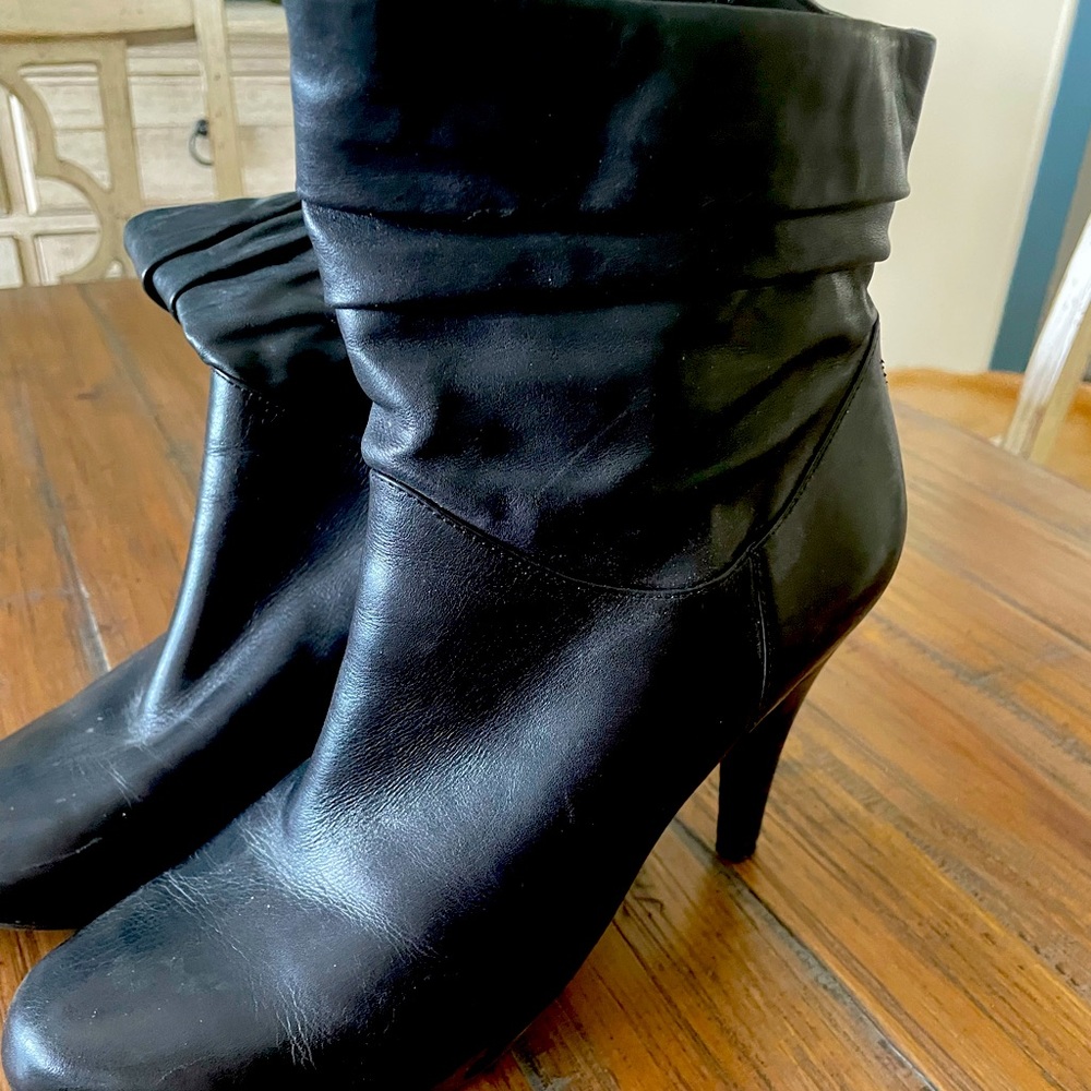 Black heeled boots